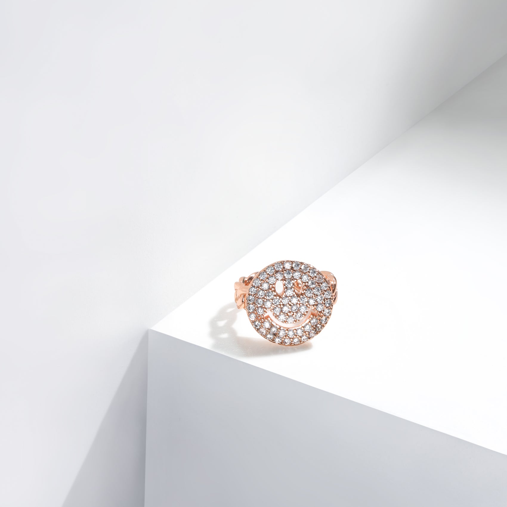 The Radiant Smiley Ring – High-Gloss Luxe Finish