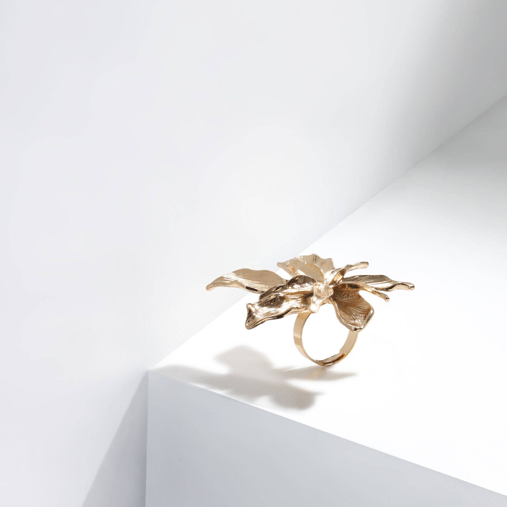 The Gilded Bloom Ring – Luxe-Grade Gold Plating