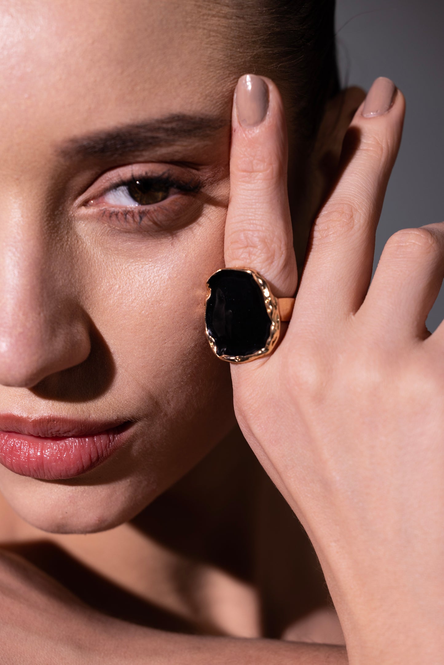 The Obsidian Edge Ring – Crafted for Lasting Luxe