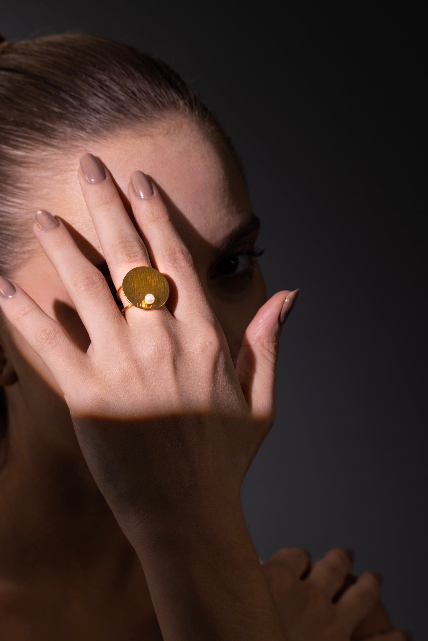 The Celestial Disc Ring – Luxe-Grade Gold Plating