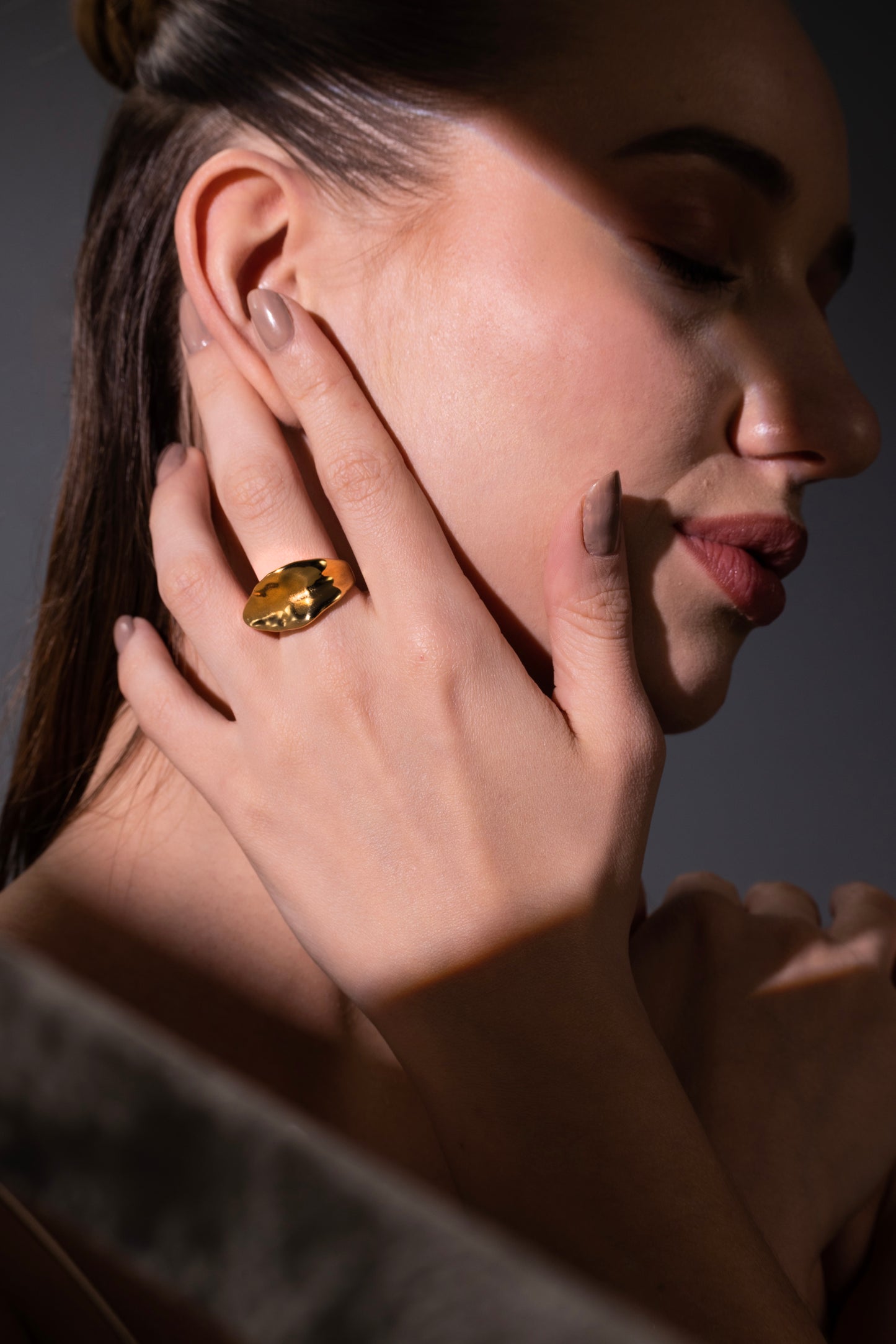 The Fluid Form Ring – Hypoallergenic & Elegant