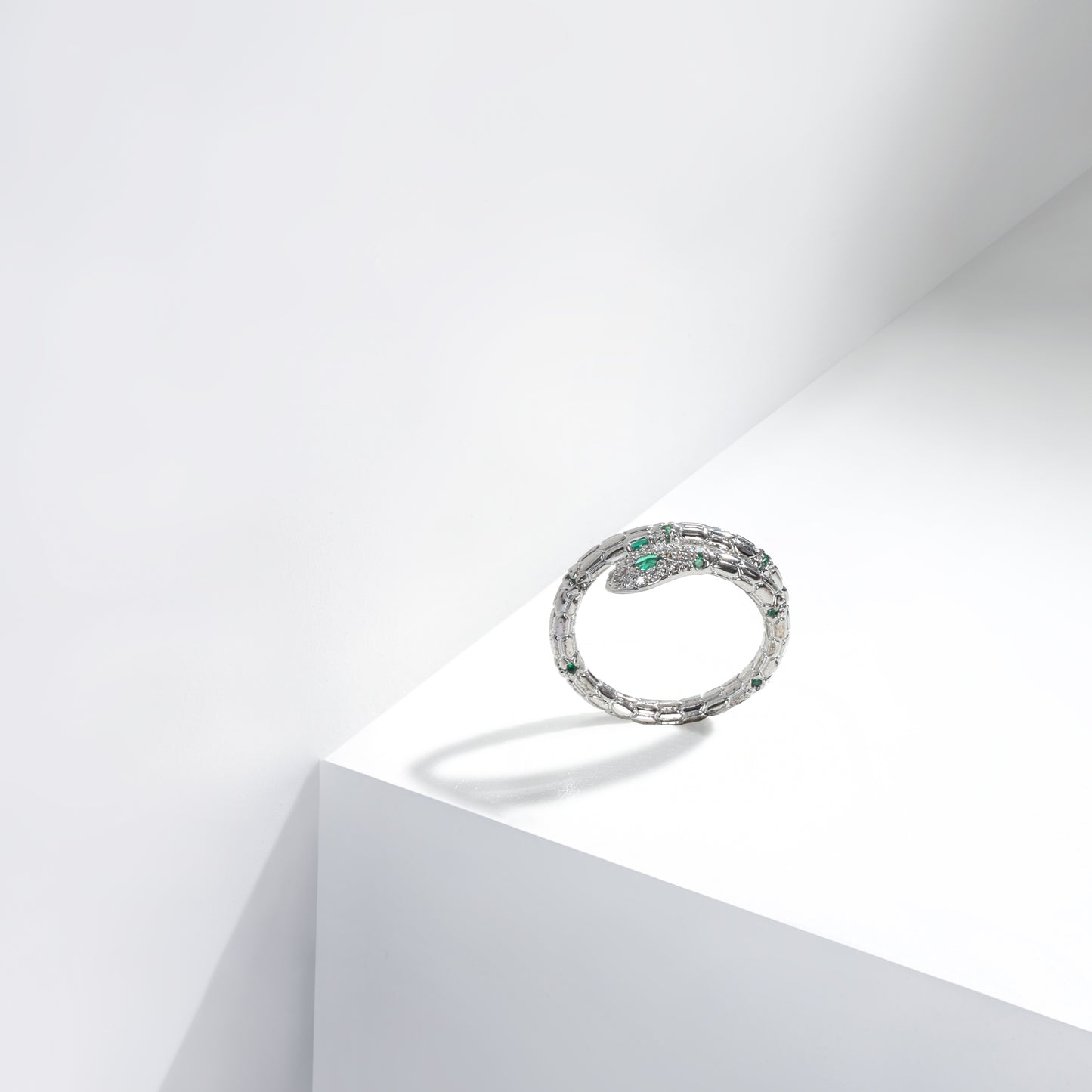 The Serpentine Majesty Ring – Luxe-Grade Gold Plating