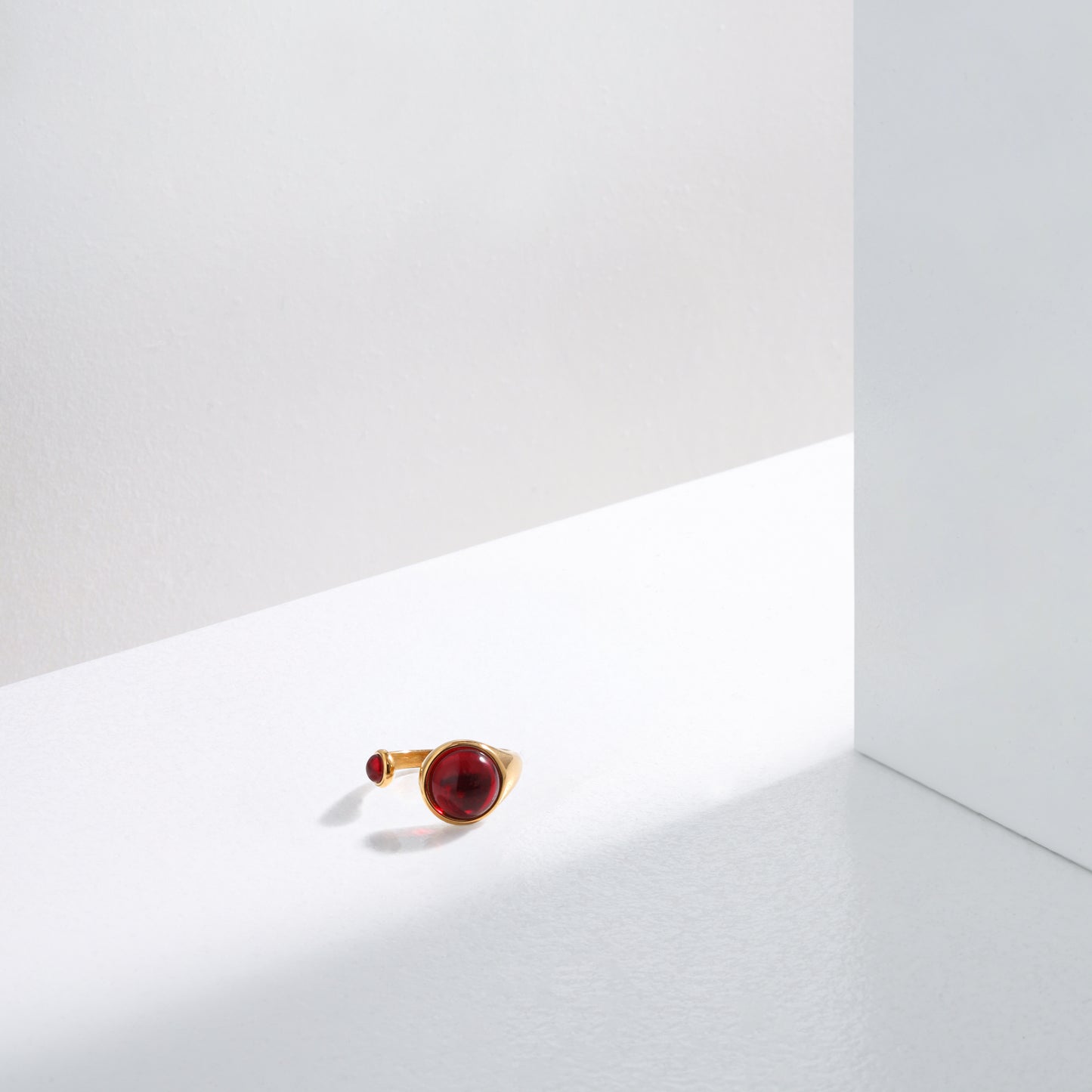 The Crimson Embrace Ring – Hypoallergenic & Elegant