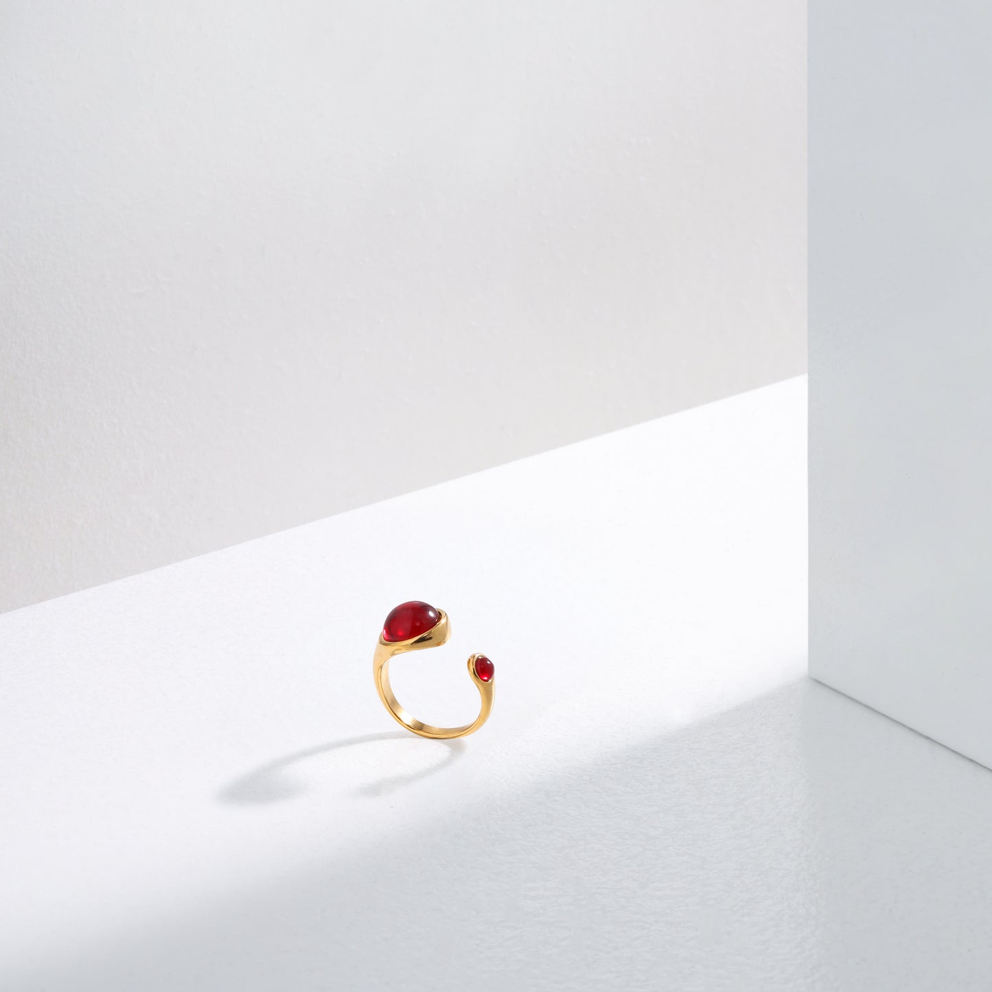 The Crimson Embrace Ring – Hypoallergenic & Elegant