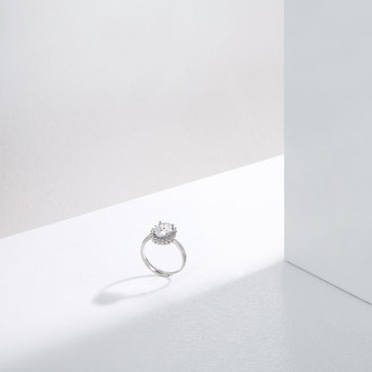The Celestial Halo Ring – High-Gloss Luxe Finish