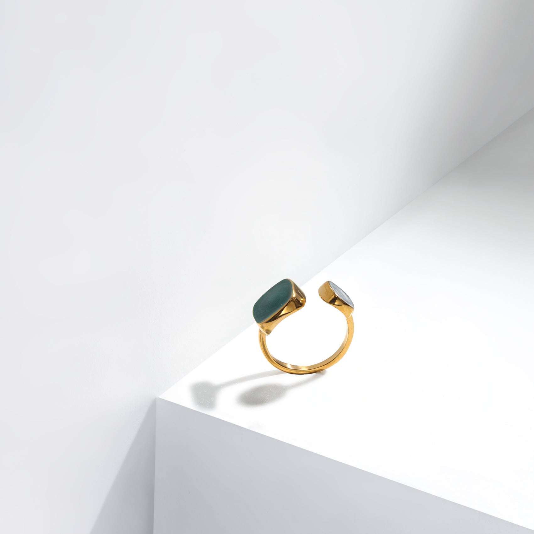The Midnight Jade Ring – High-Gloss Luxe Finish