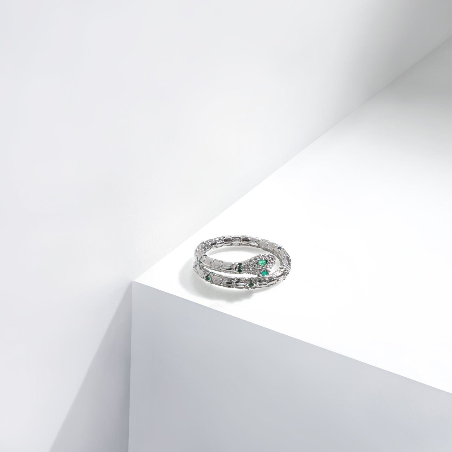 The Serpentine Majesty Ring – Luxe-Grade Gold Plating