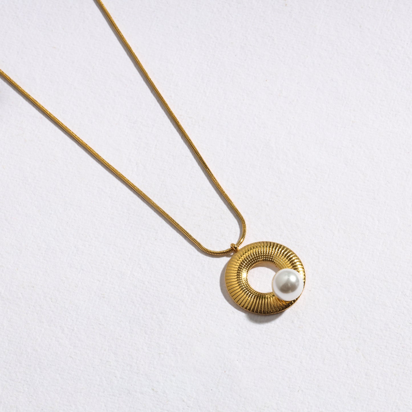 Solaris Pearl Pendant Necklace – 18K Gold-Plated Shine