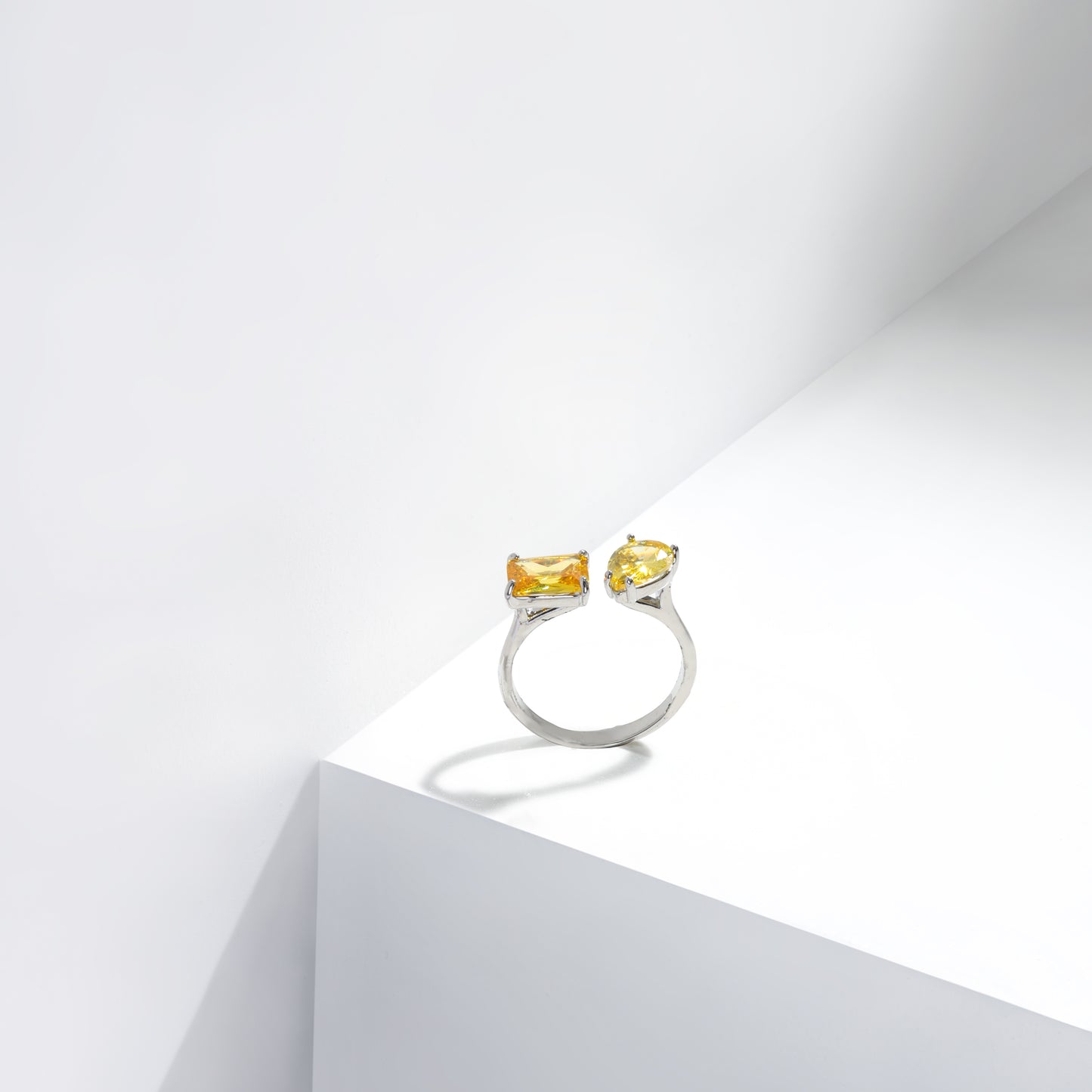 The Golden Sunbeam Ring – Crafted for Lasting Luxe