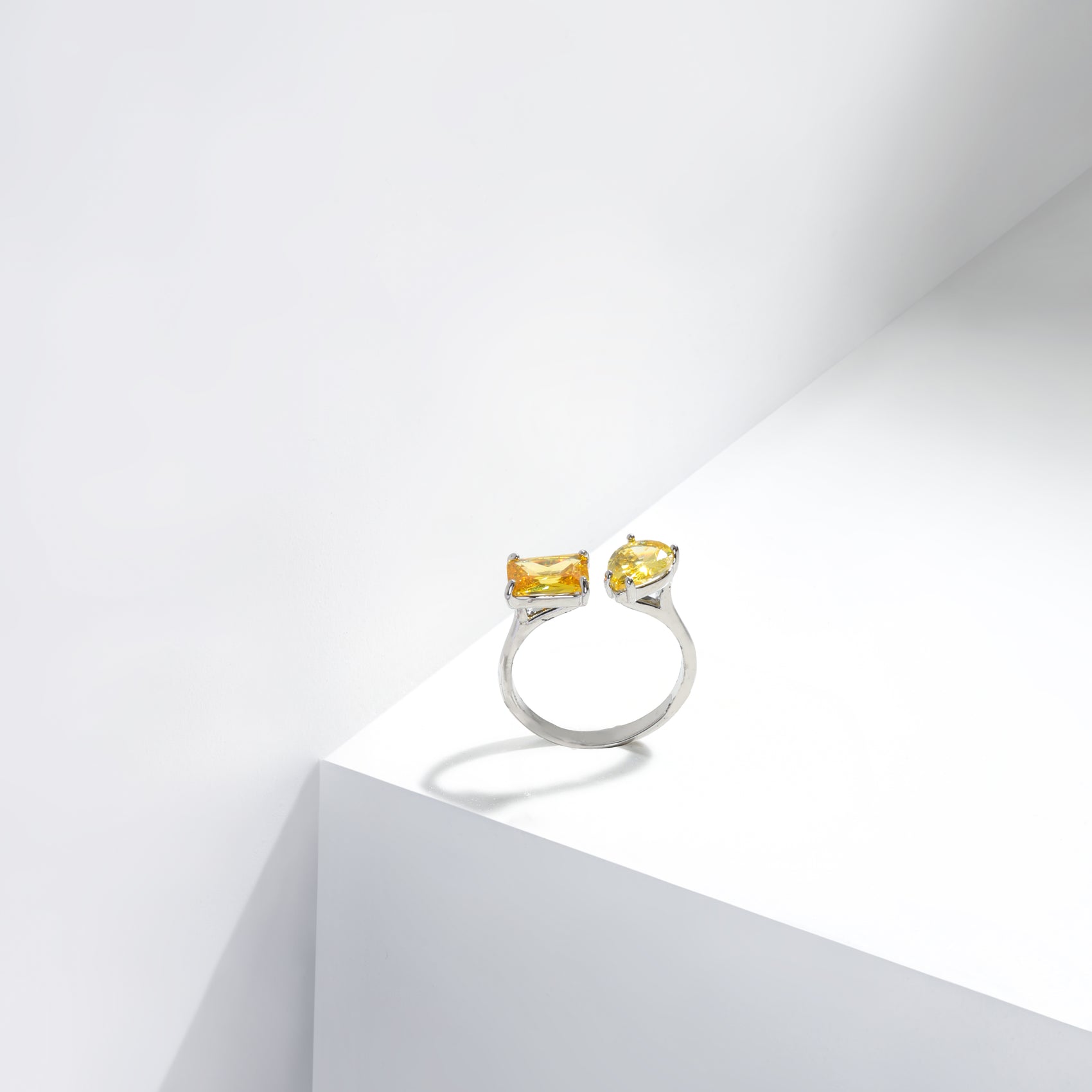 The Golden Sunbeam Ring – Crafted for Lasting Luxe