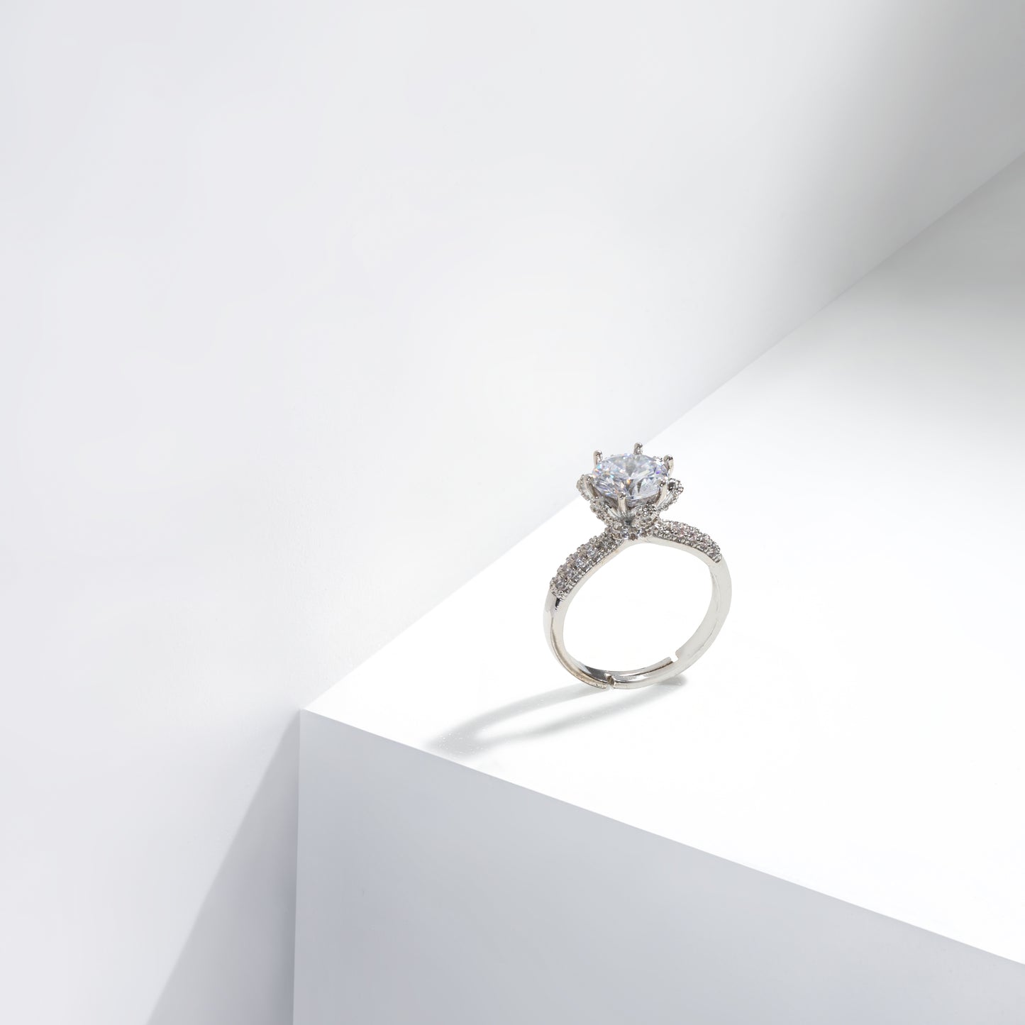 The Celestial Grace Ring – Hypoallergenic & Elegant