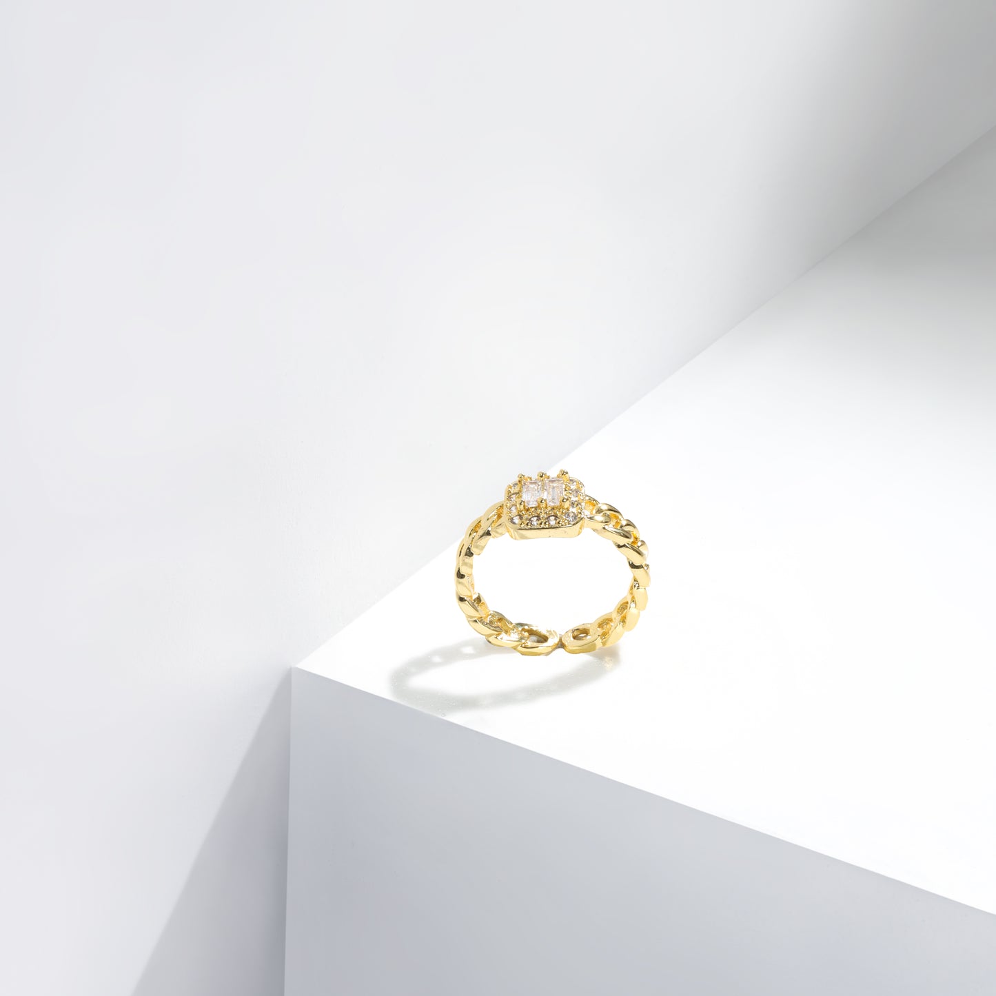The Imperial Chain Ring – 18K Gold-Plated Shine