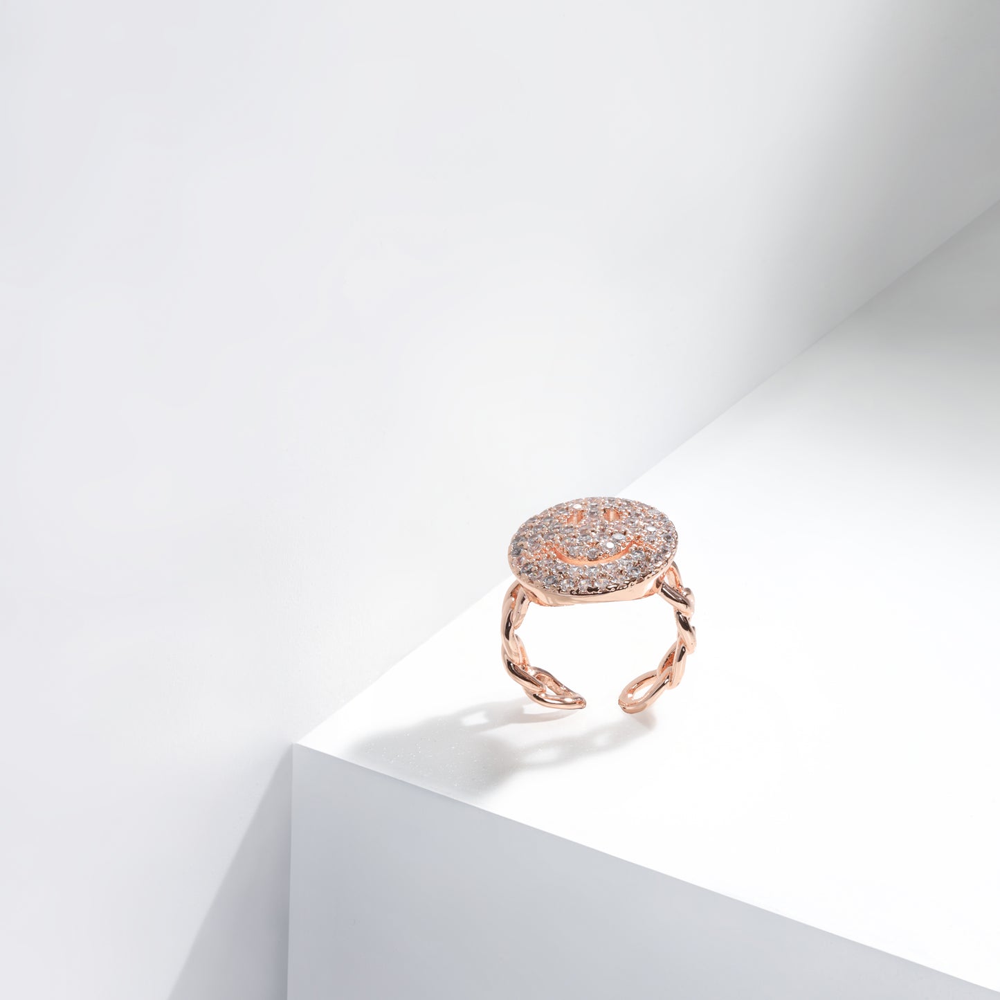 The Radiant Smiley Ring – High-Gloss Luxe Finish