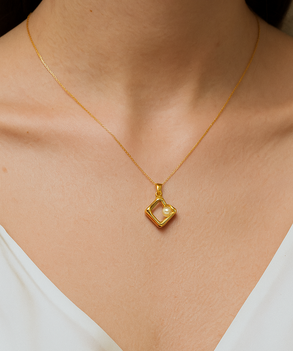 Pearl Mirage Pendant Necklace - 18K Gold-Plated Brass