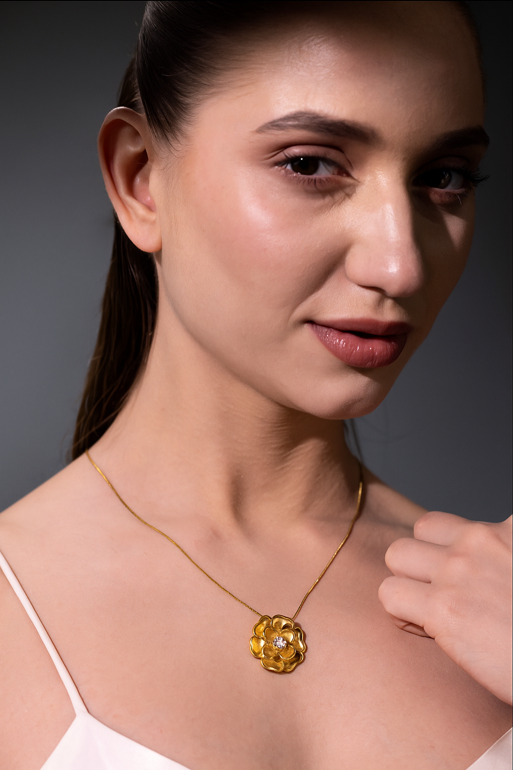 Fleur de Luxe Pendant Necklace – Premium Tarnish-Free Finish